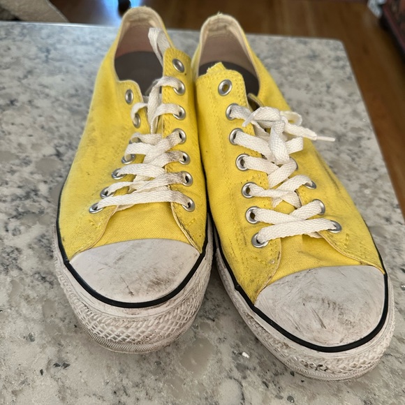 Low Yellow Converse All Stars.  M11 W13 - Picture 3 of 5
